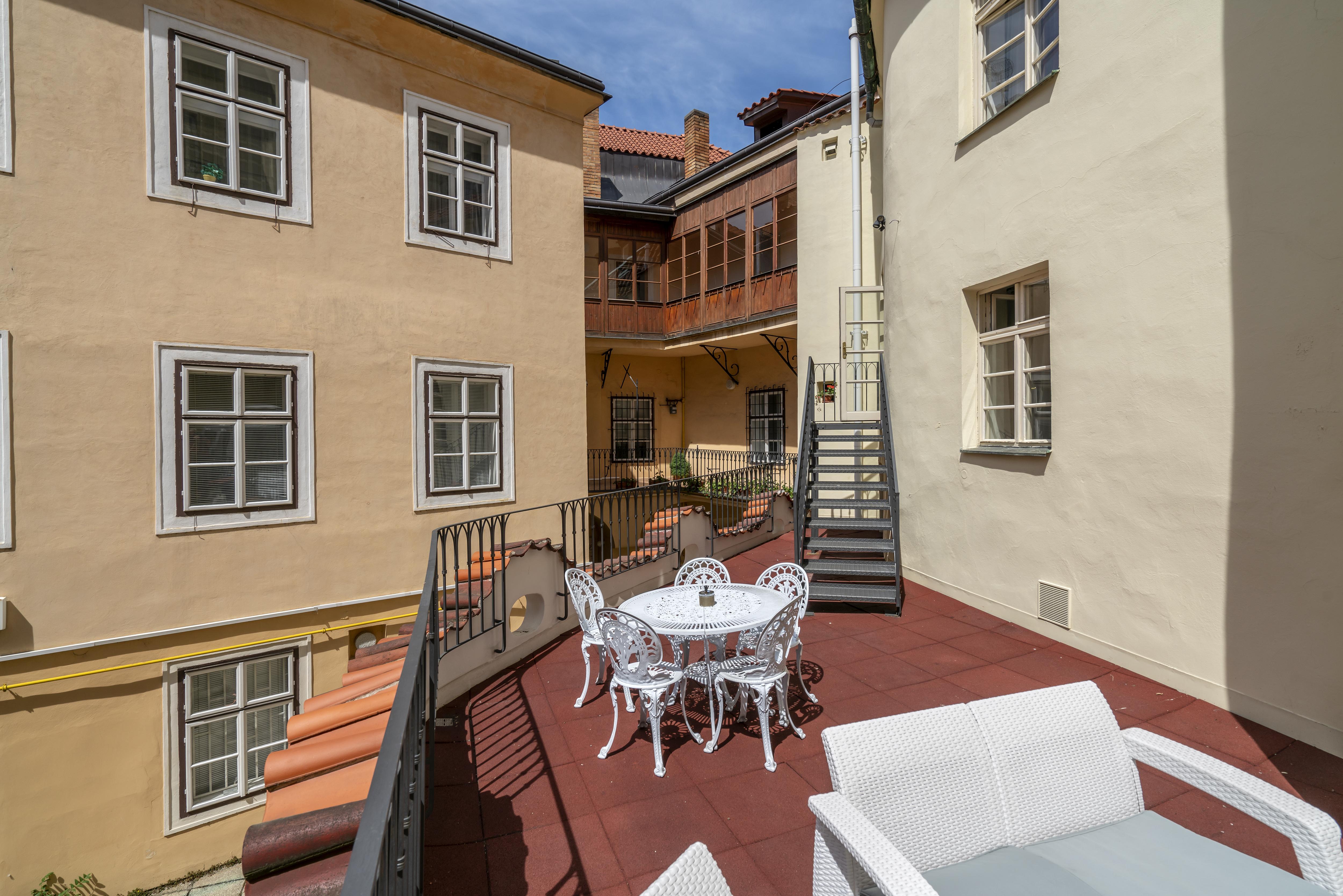Old Town - Aparthotel Michalska Прага Экстерьер фото