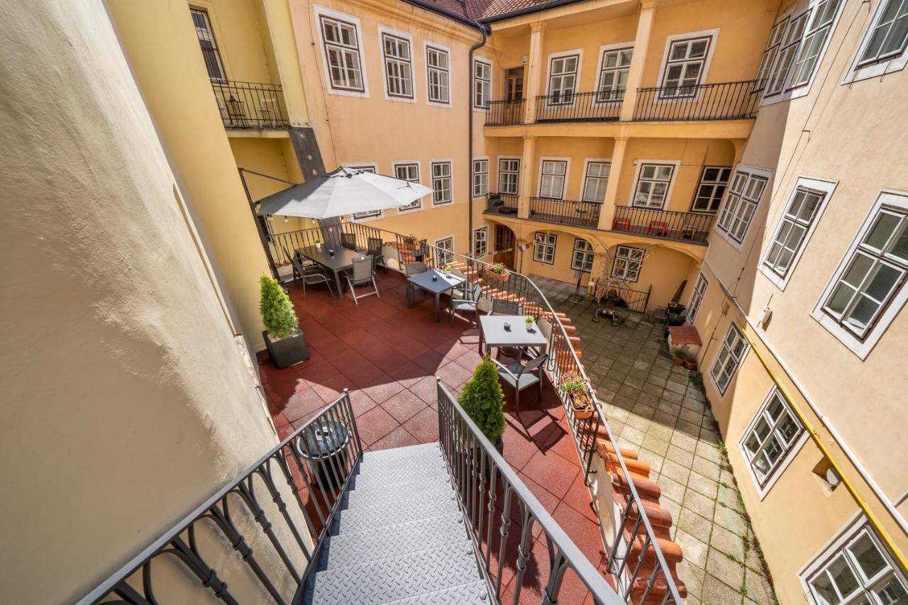 Old Town - Aparthotel Michalska Прага Экстерьер фото