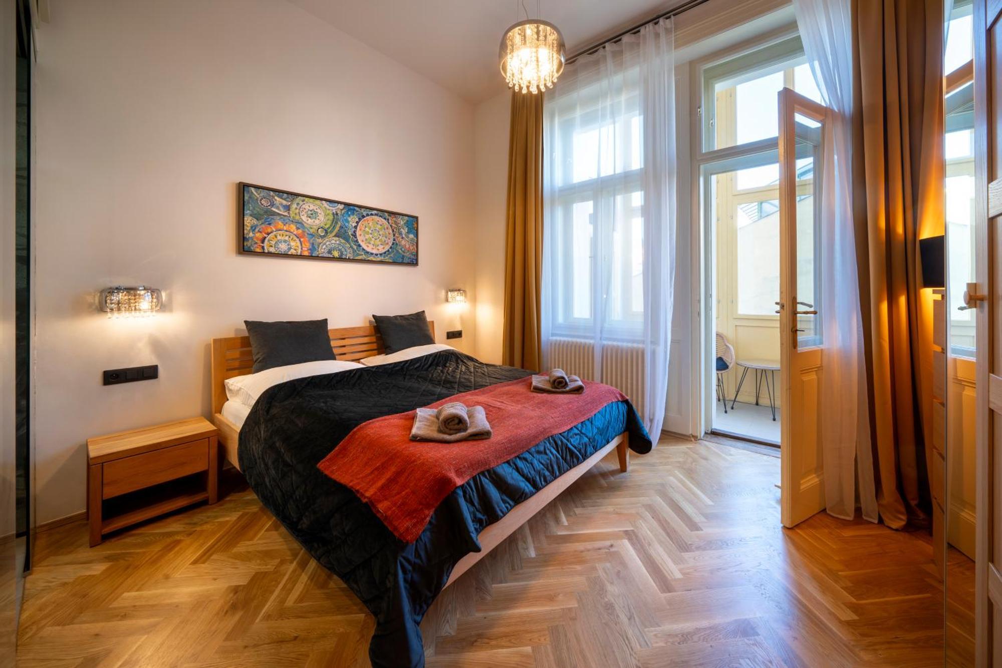 Old Town - Aparthotel Michalska Прага Экстерьер фото