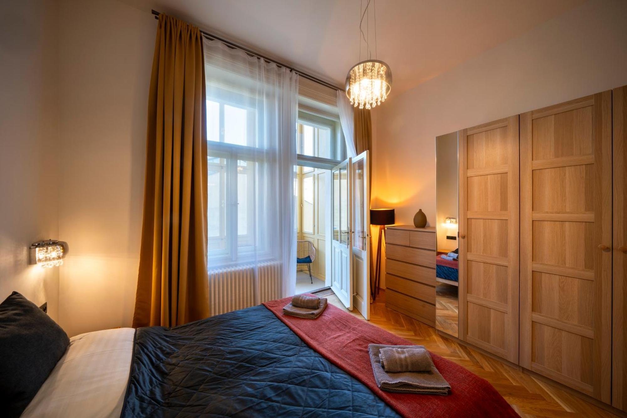Old Town - Aparthotel Michalska Прага Экстерьер фото